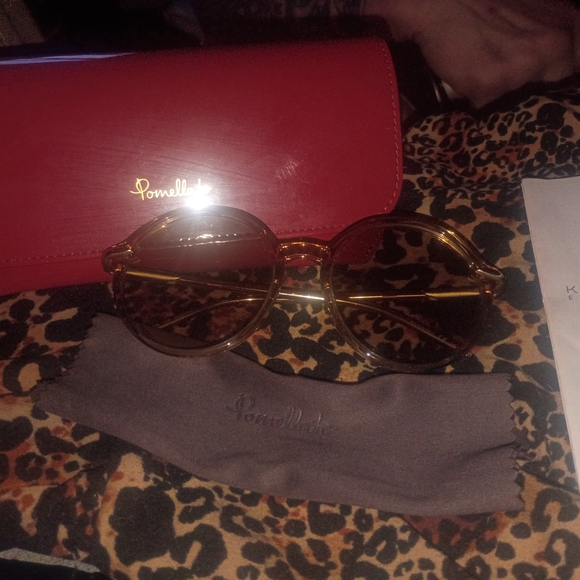 Pomellato Gold Sunglasses with Red Case - Picture 2 of 5